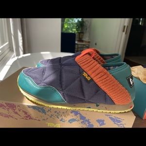 COTOPAXI x TEVA Size 5 Slippers NWT